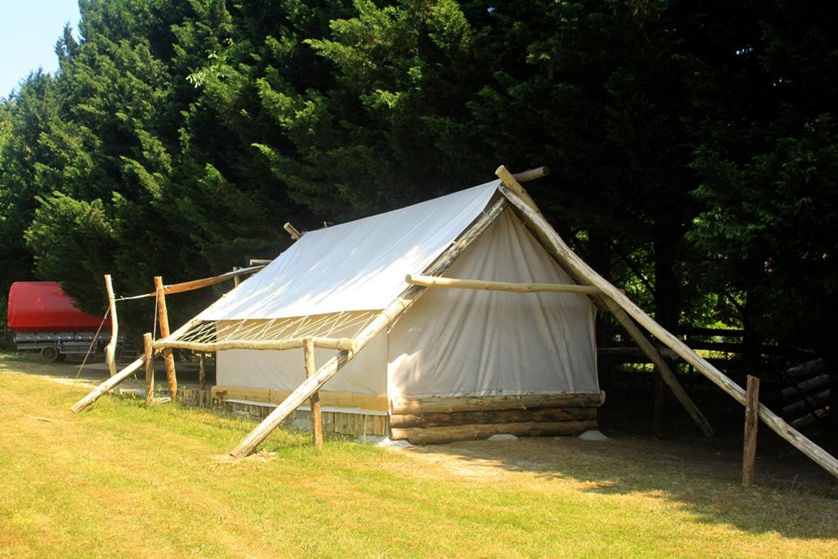Tente Trappeur Ada, Au Jardin De La Vouivre Saint-Vincent-en-Bresse Экстерьер фото