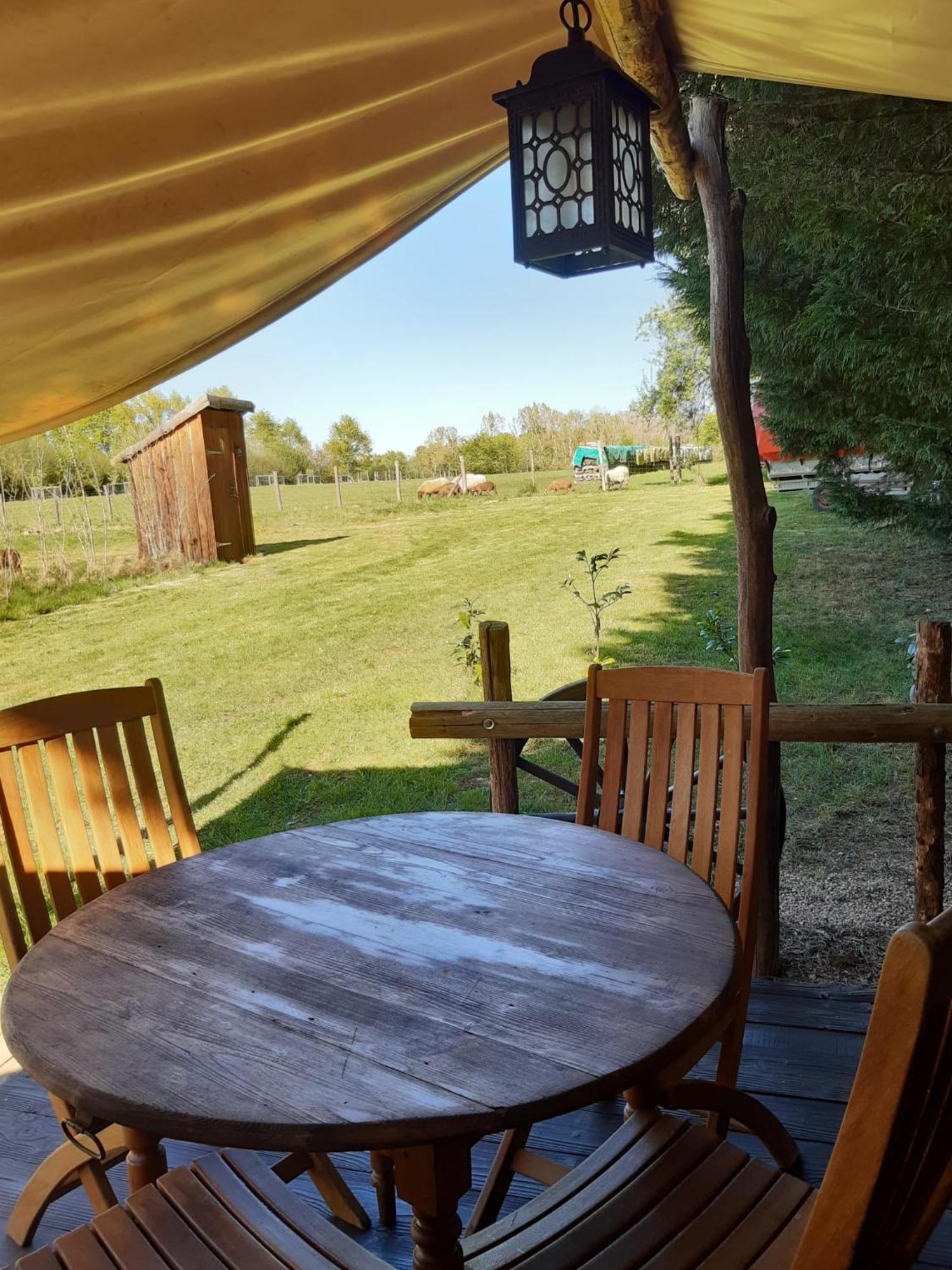Tente Trappeur Ada, Au Jardin De La Vouivre Saint-Vincent-en-Bresse Экстерьер фото